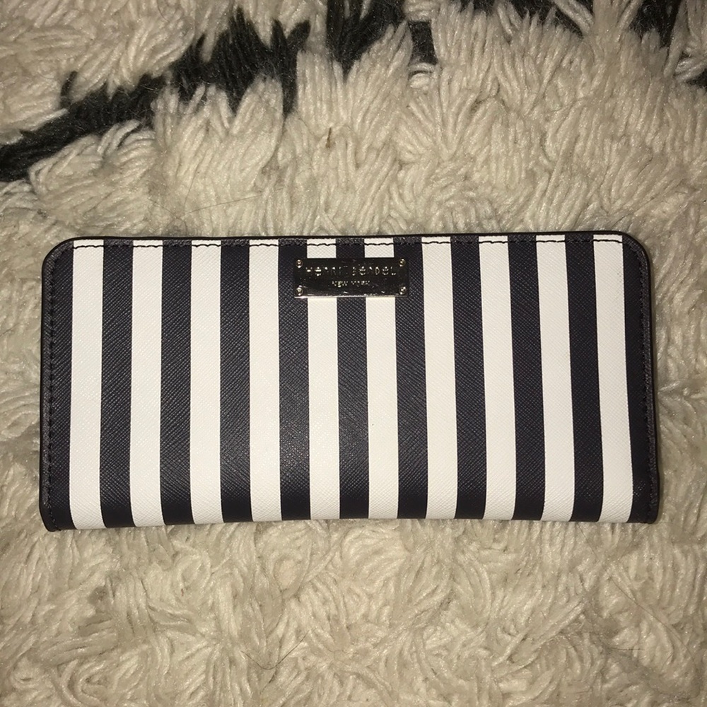 henri bendel snap close wallet